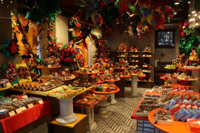 vente-COURMES-min_candy_store_chocolate_shop_chocolate_switzerland-393515